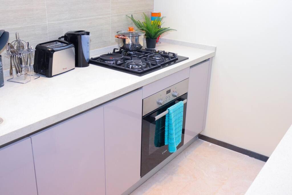 Gtc 1br On Westlands Road -with Gym& Pool Apartment *