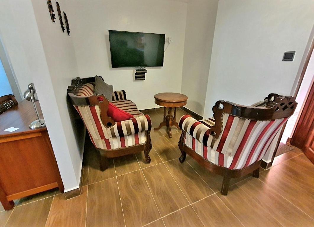 Hotel Smothers Suites And Restaurant