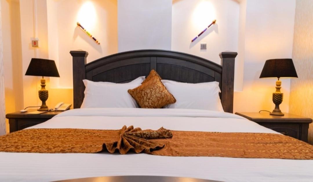 Smothers Suites And Restaurant Hotel *