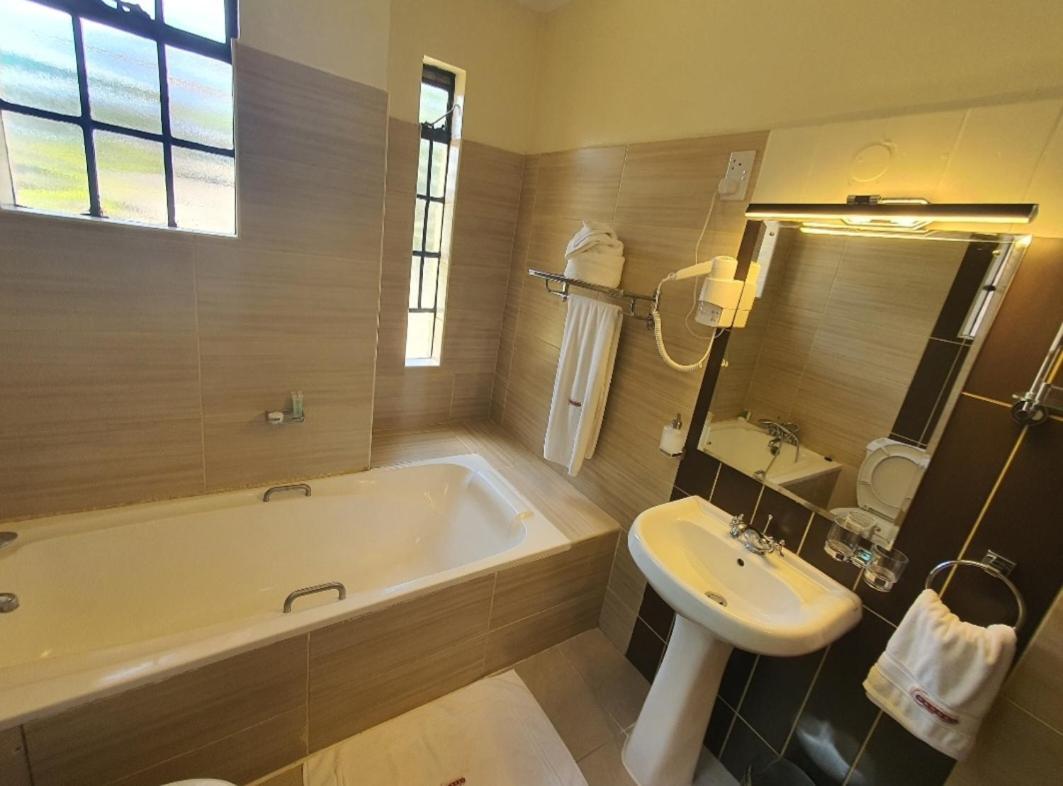 Smothers Suites And Restaurant Hotel Nairobi