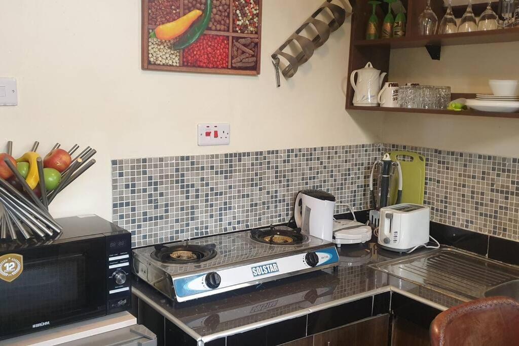 The Annex At 64 : Cozy, Rustic Cottage/treehouse Chalet Nairobi