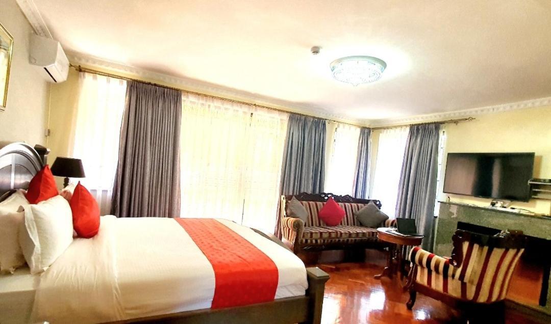 Smothers Suites And Restaurant Hotel