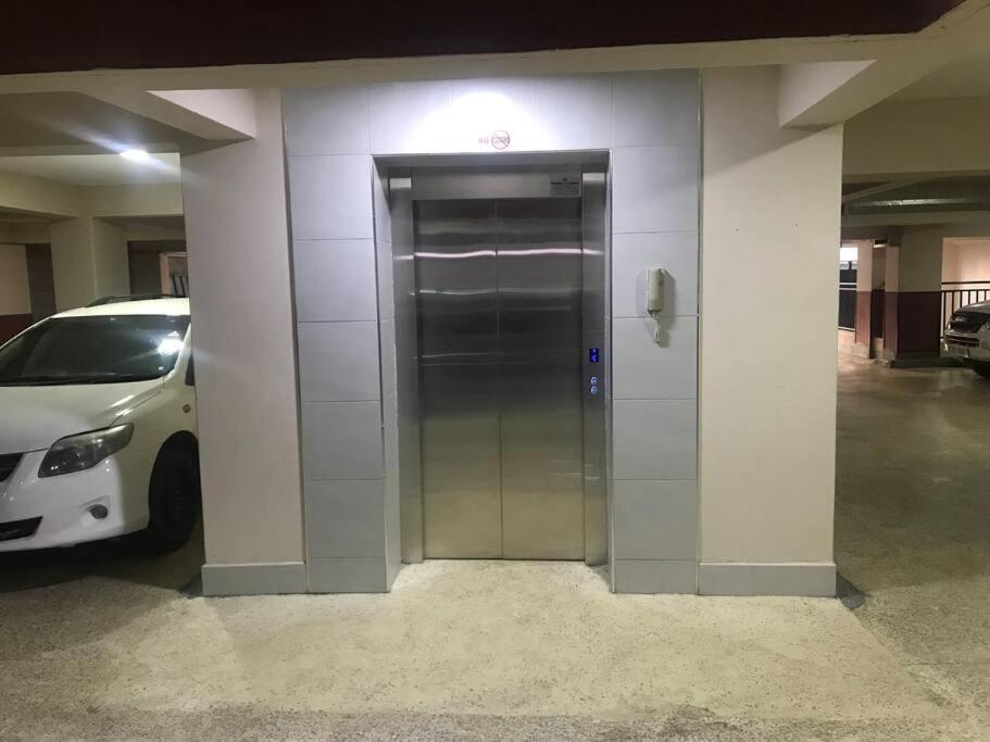 South B,modern Affordable 1 Bedroom With View, And Free Secure Parking Apartment