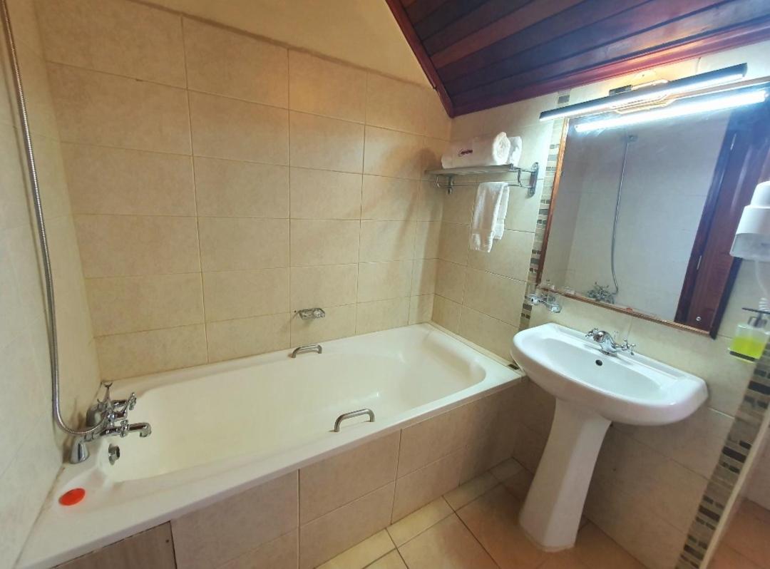 Smothers Suites And Restaurant Hotel