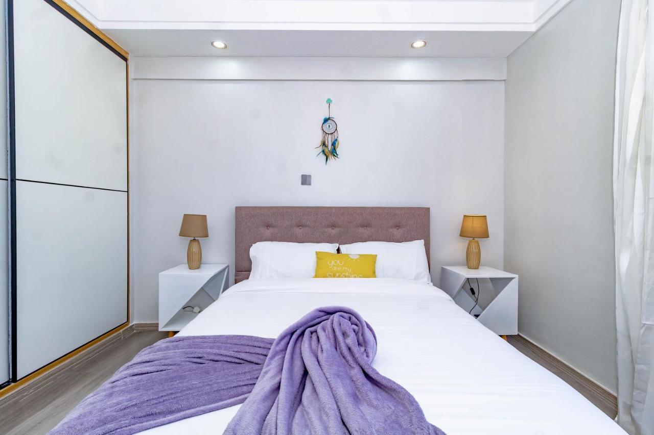 Lovely 2 Bedroom With Stunning Views Apartment *