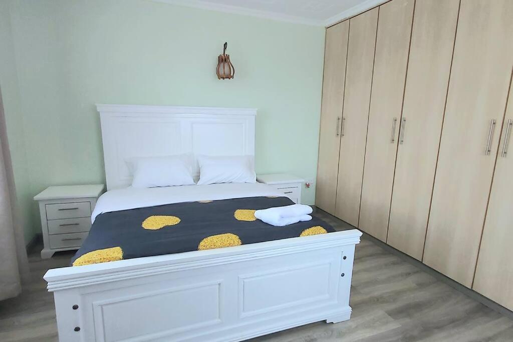 Apartment Modern &homely Guest W/free Parking In Karen *