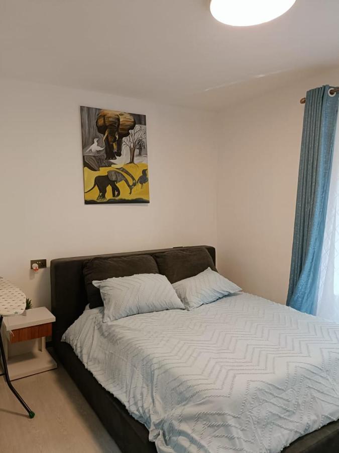 Royal Gardens Apartment