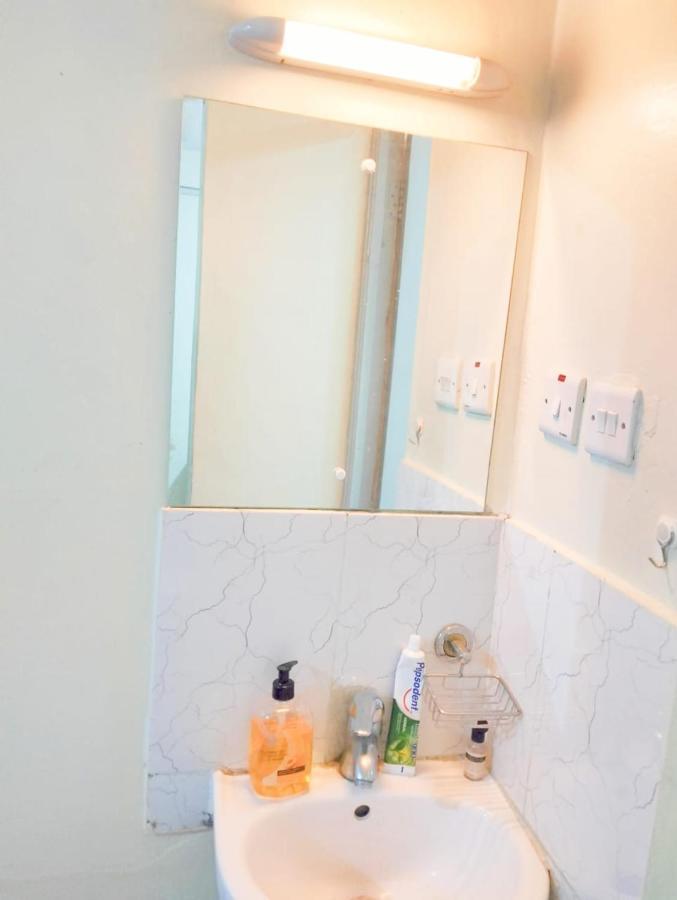 Apartment Ruth Furnished ,1 Bedroom Available In Nairobi,imara Daima Near Mombasa Road 2mins Drive To Imara Mall,10 Mins Drive To Jomo Kenyatta International Airport . Accommodate 2 To 3 Pax *