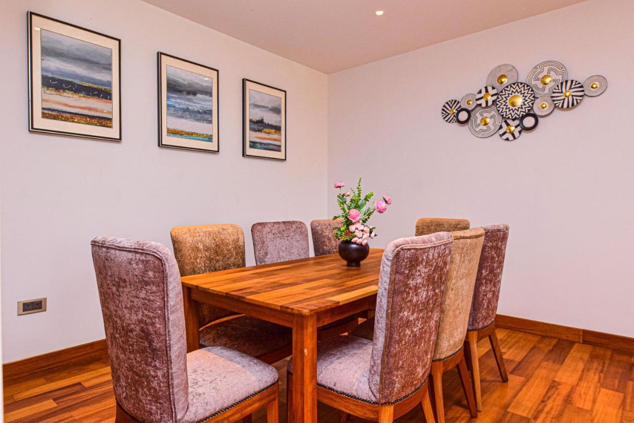 Broadwalk Residency Apartment *