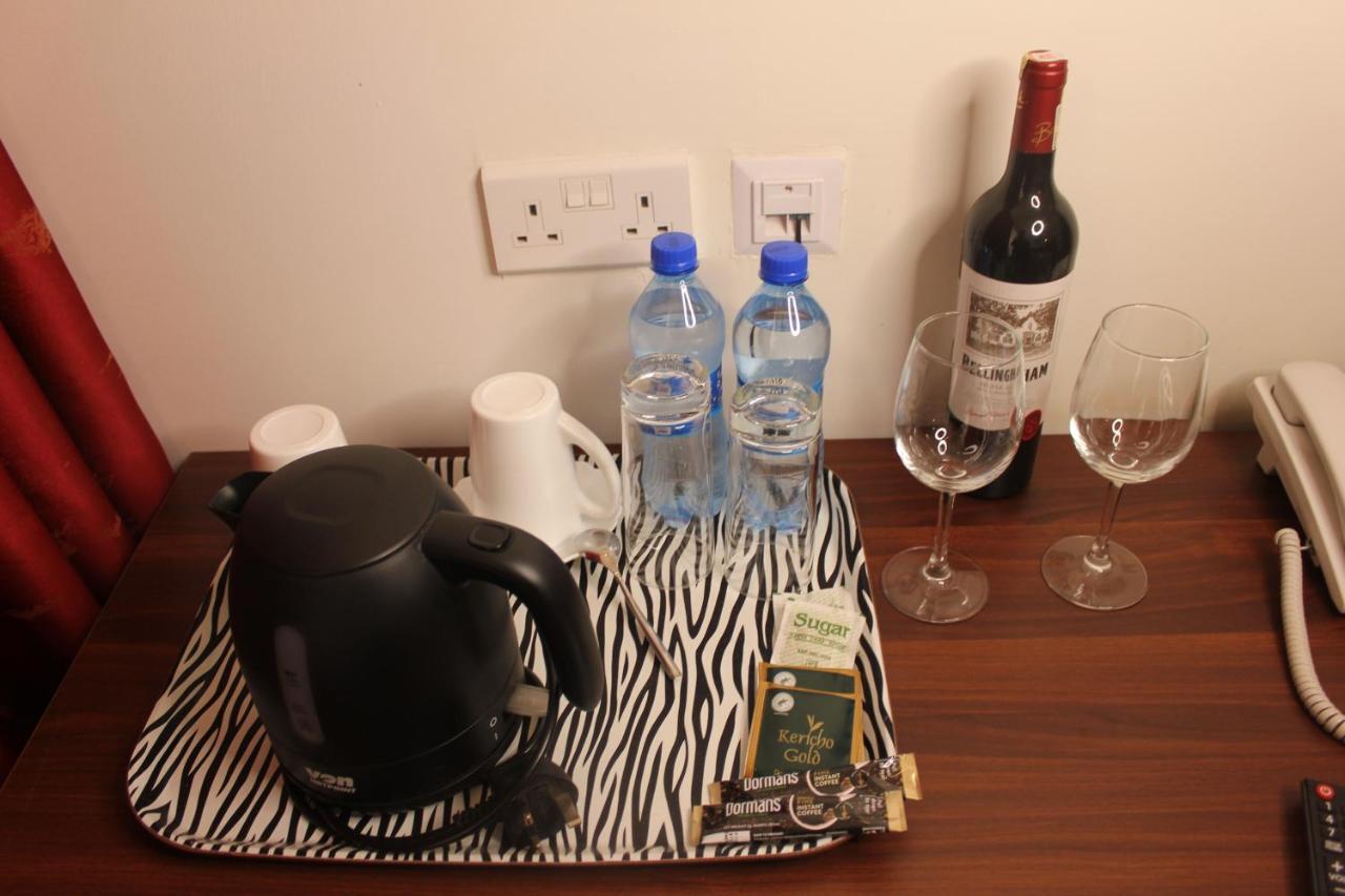 The Crossroads Hotel, Westlands 3*