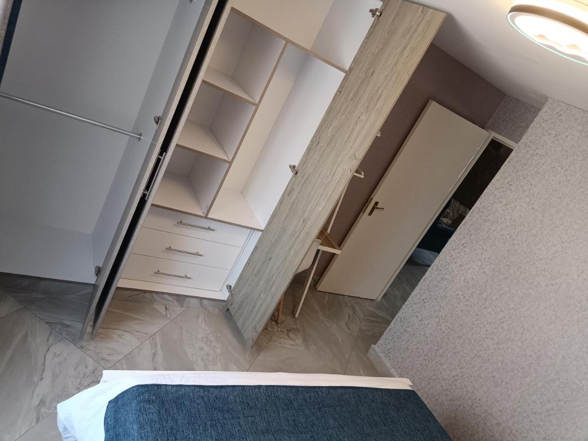 Luxury Airport Homes *