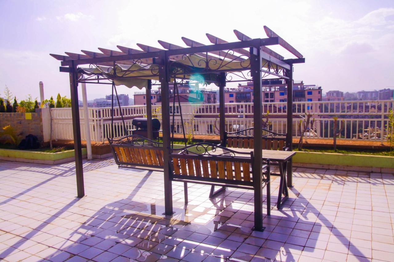 Apartment Charming 2 Bedroom Penthouse Apartment.