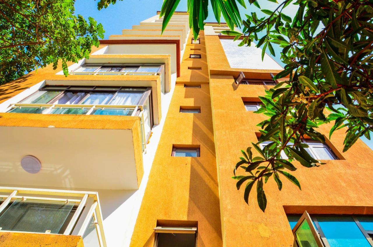 Apartment Charming 2 Bedroom Penthouse Apartment. *