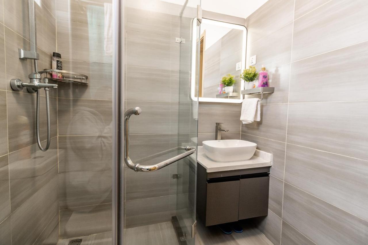 Azuri Homes & Apartment *
