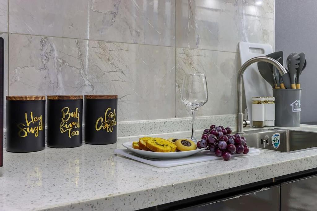 Lovely Amazing Furnished Cozy Within Apartment *