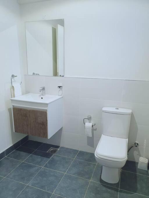 Two Bedrm Office Apartment *