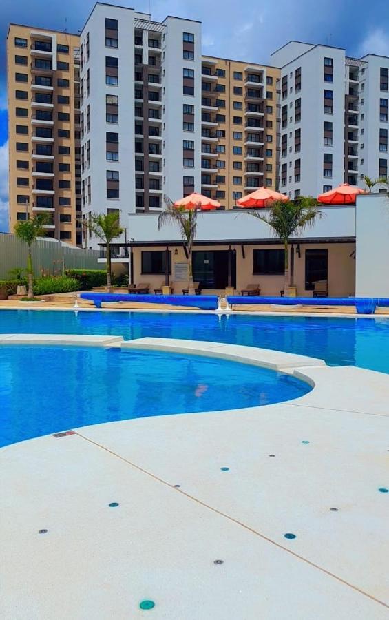 Armonia 2 Bdrm Apt/gym/poolview/wi-fi/netflix Nairobi