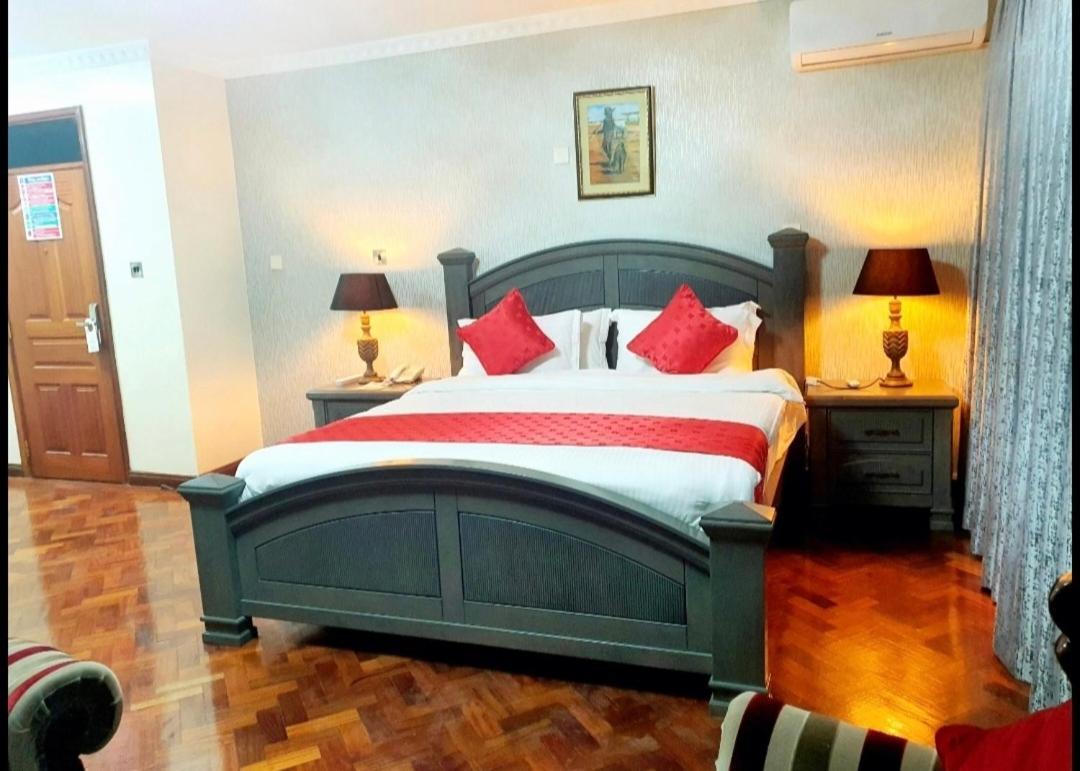 Smothers Suites And Restaurant Hotel