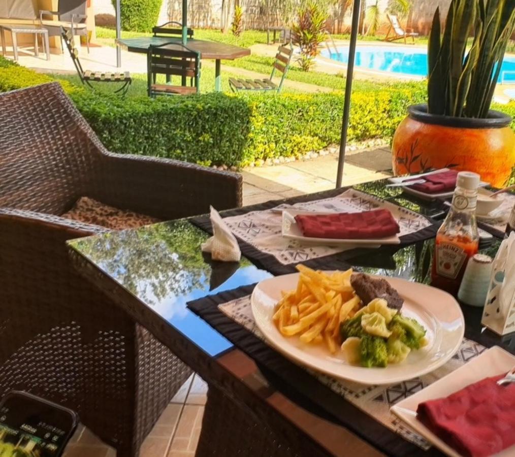 Smothers Suites And Restaurant Hotel