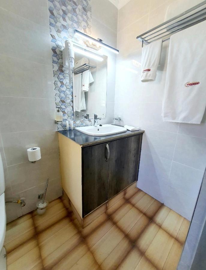 Smothers Suites And Restaurant Hotel