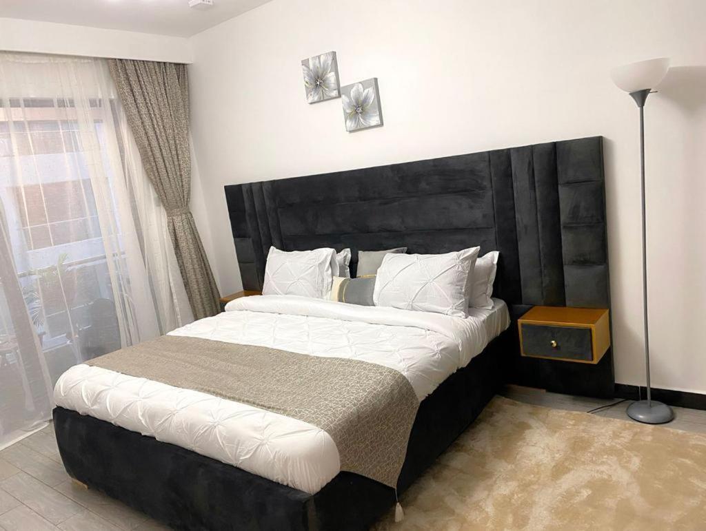 Lux Staroot Kilimani