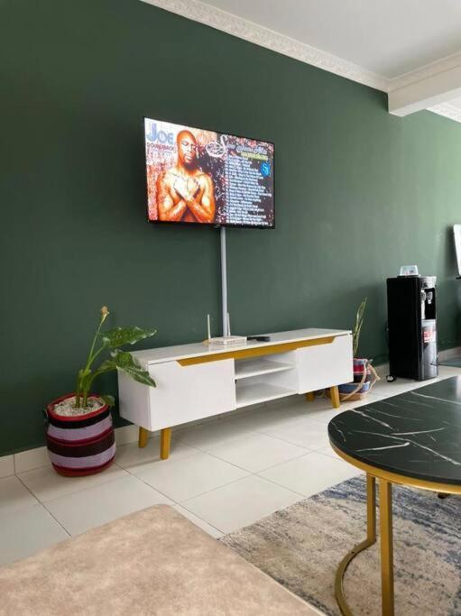 Tastefully Furnished Apartment,free Secure Parking *