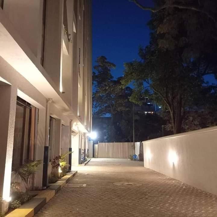 Lux Royal Suburbs * Nairobi