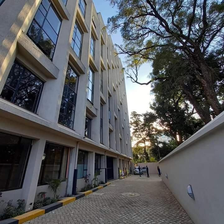 Lux Royal Suburbs *