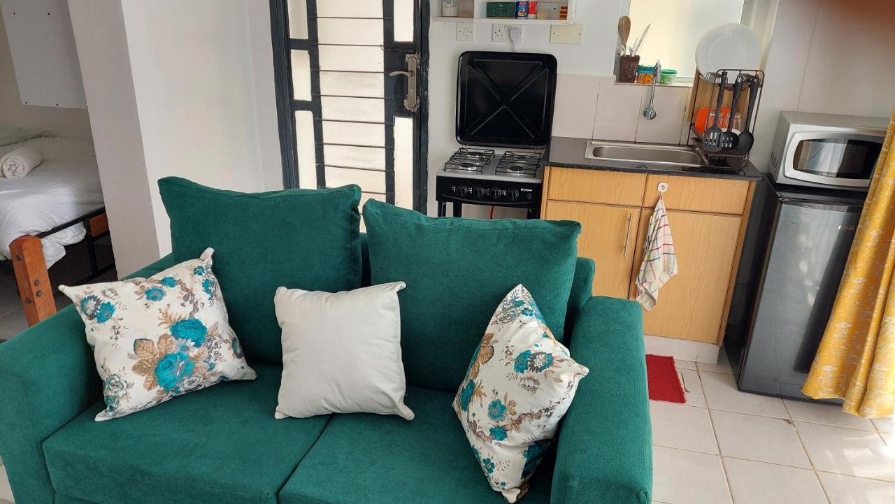 Cosy With Workspace Apartment