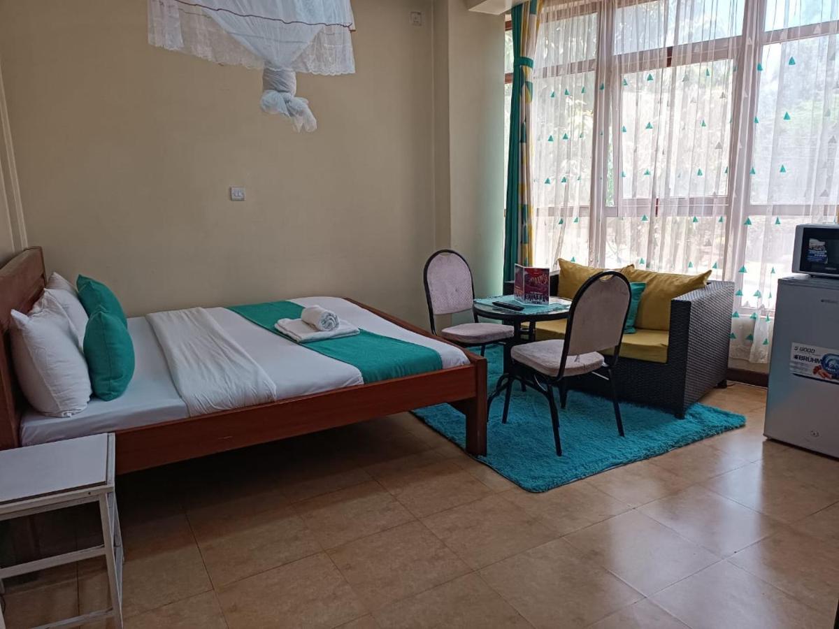 Lux Kipande * Nairobi