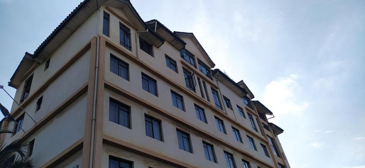 Plus254 Hotel 2*