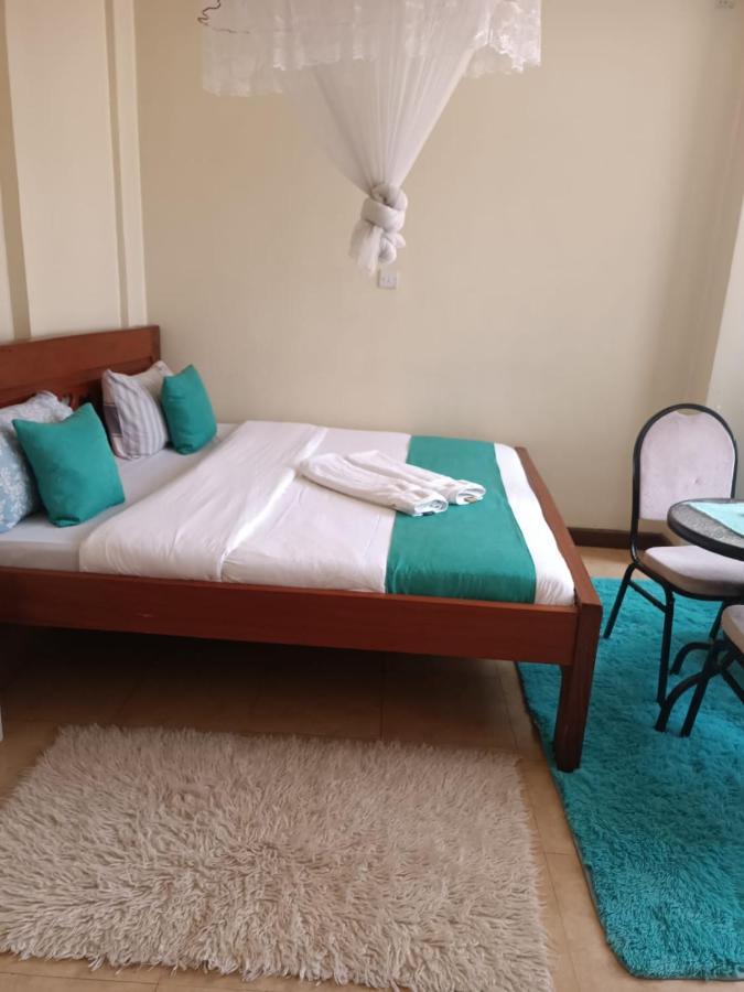 Lux Kipande * Nairobi