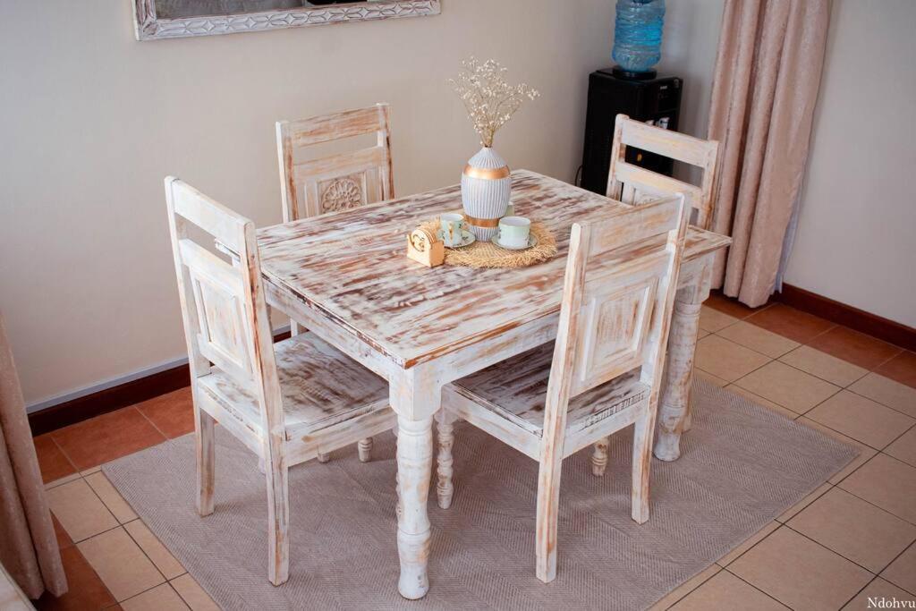 Warm & Cozy 2-br Apartment. 10 Mins From Centre Apartment