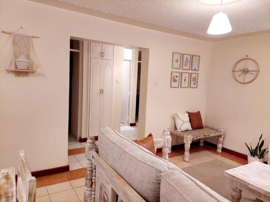 Warm & Cozy 2-br Apartment. 10 Mins From Centre Apartment