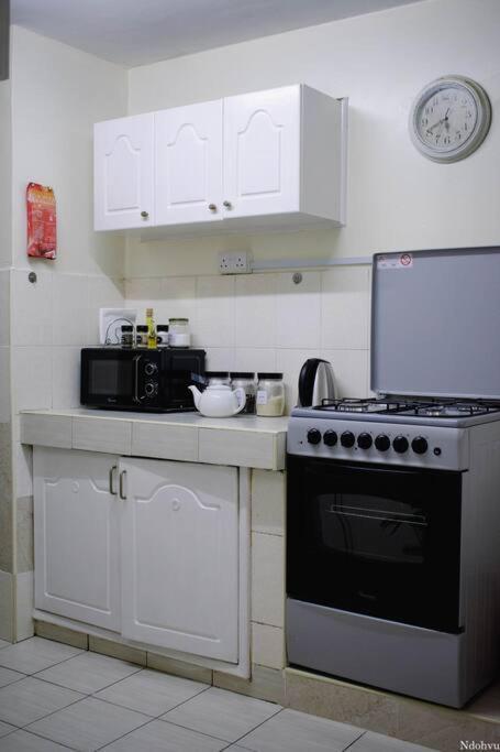 Warm & Cozy 2-br Apartment. 10 Mins From Centre Apartment *