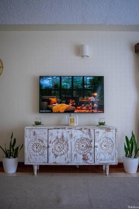 Apartment Warm & Cozy 2-br Apartment. 10 Mins From Centre