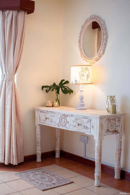 Warm & Cozy 2-br Apartment. 10 Mins From Centre Apartment *