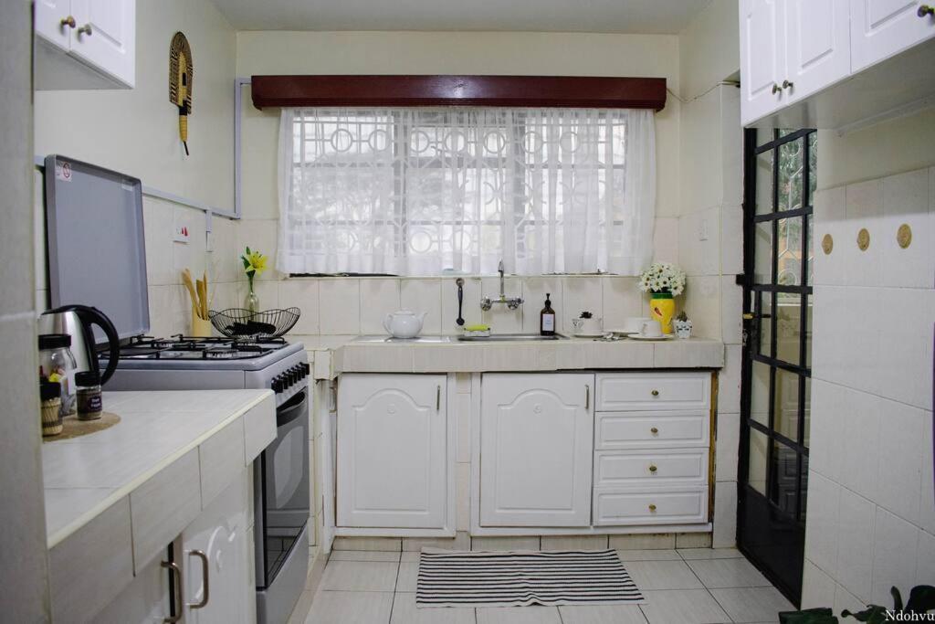 Warm & Cozy 2-br Apartment. 10 Mins From Centre Apartment