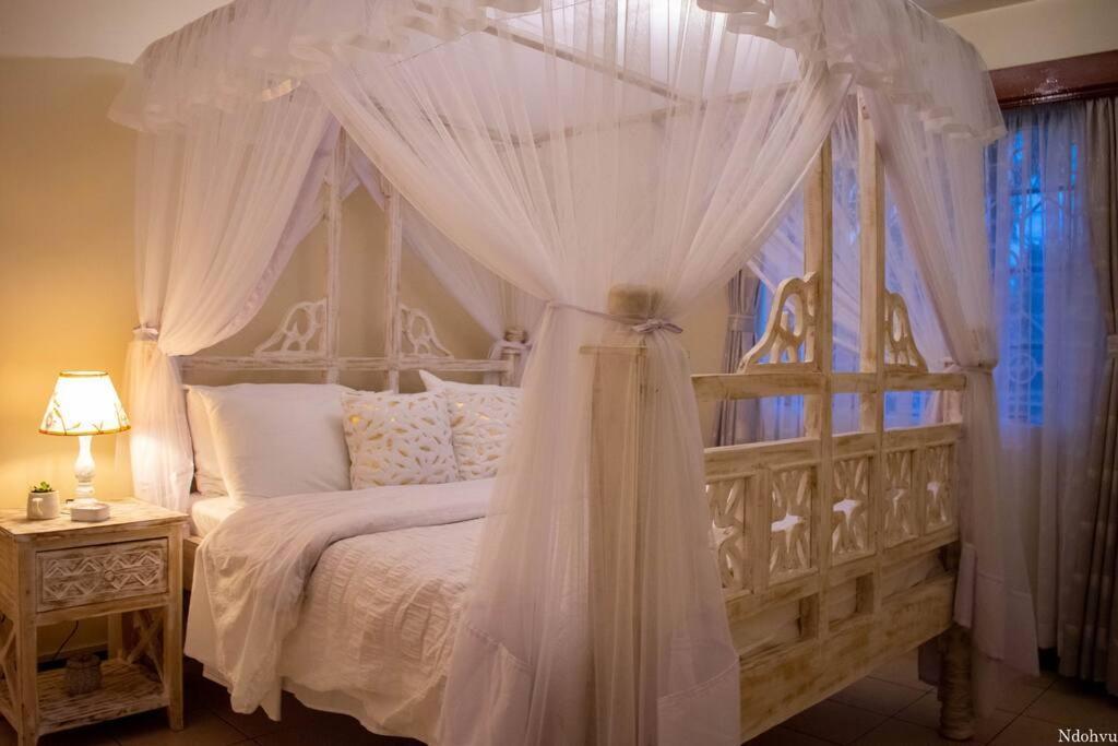 Warm & Cozy 2-br Apartment. 10 Mins From Centre Apartment *