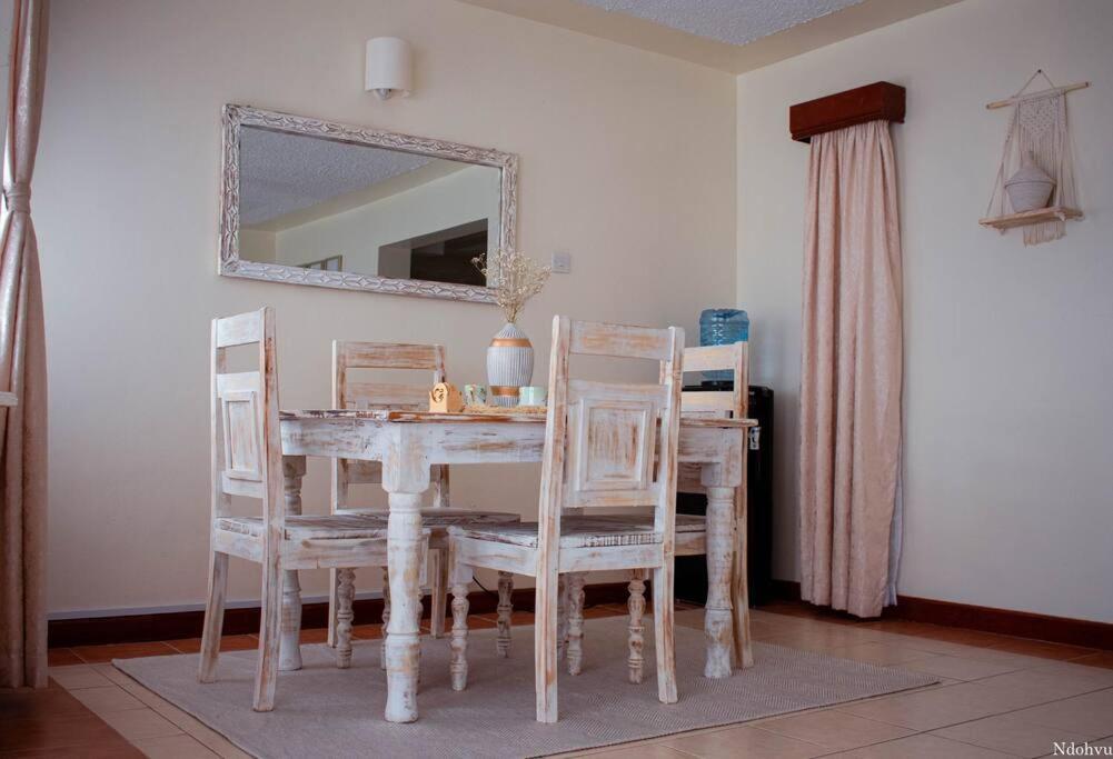Warm & Cozy 2-br Apartment. 10 Mins From Centre Apartment *