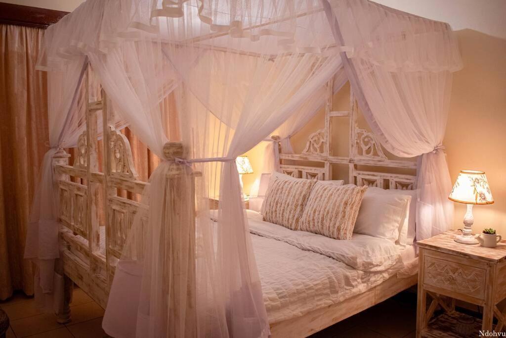 Warm & Cozy 2-br Apartment. 10 Mins From Centre