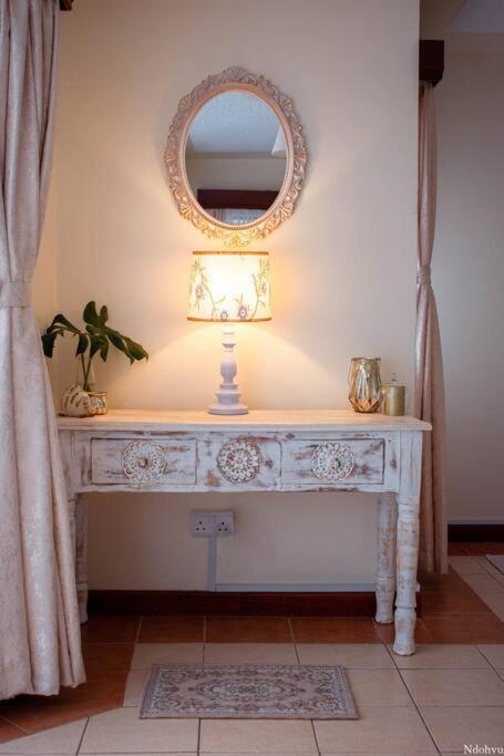 Warm & Cozy 2-br Apartment. 10 Mins From Centre *