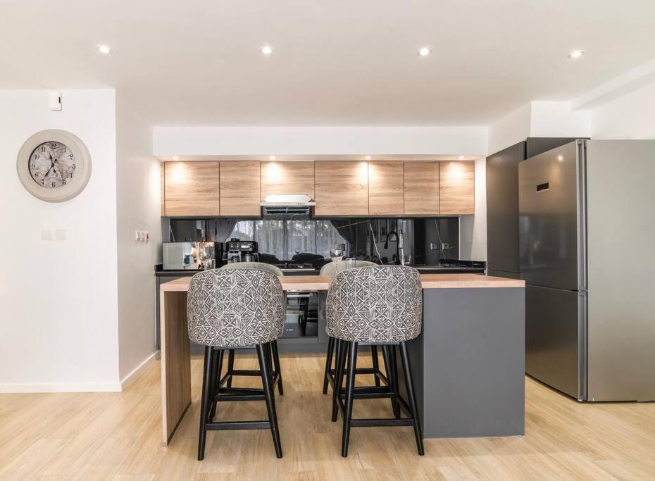 Riverside Square 2 Bedroom By Yourhost, Apartment *
