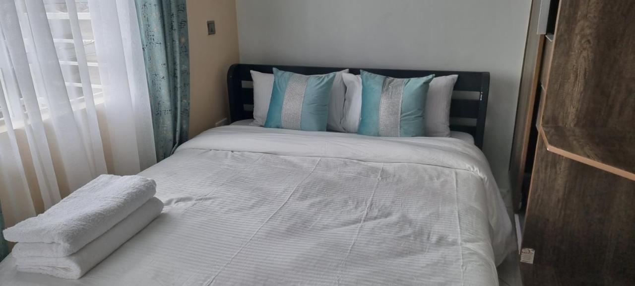 Studio 47 Ensuite In Donholm Phase 5g Estate,