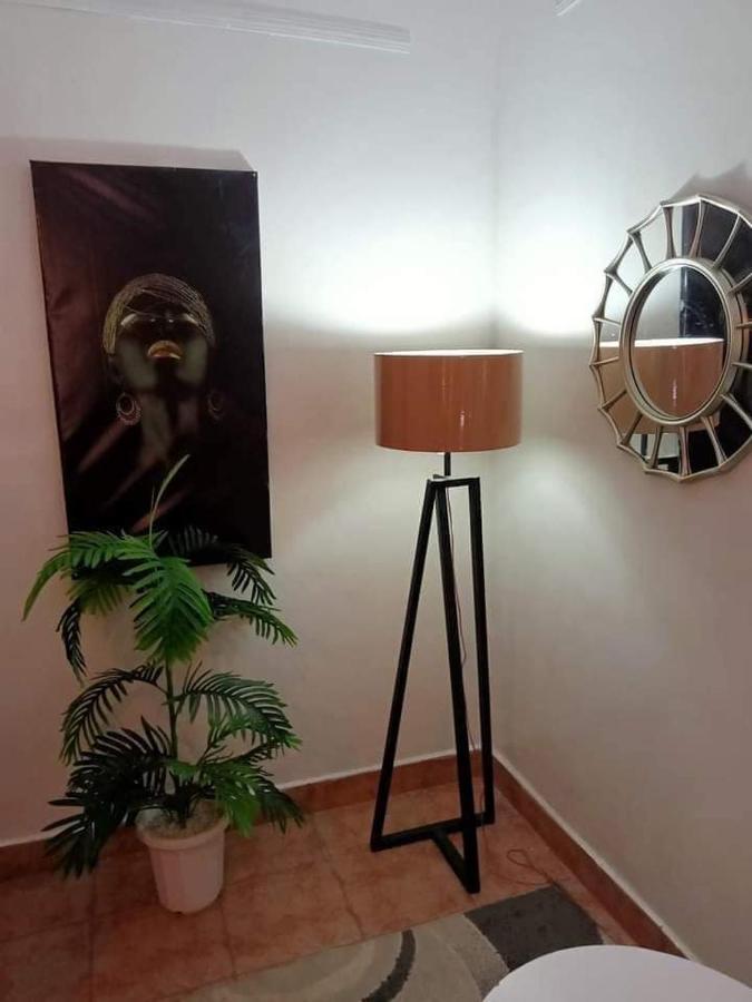 Apartment Lux Red Plate