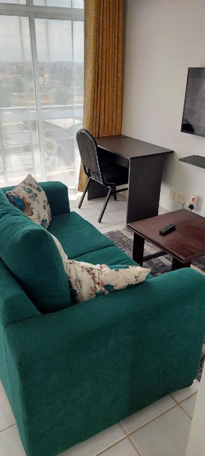 Cosy With Workspace Apartment