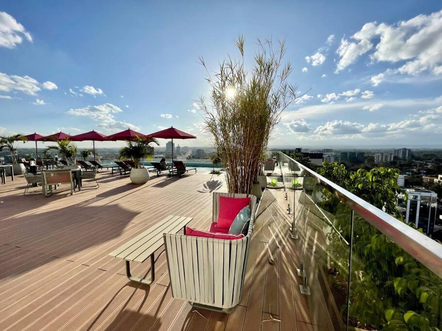 Tranquility In The Midst Of Vibrance Apartment