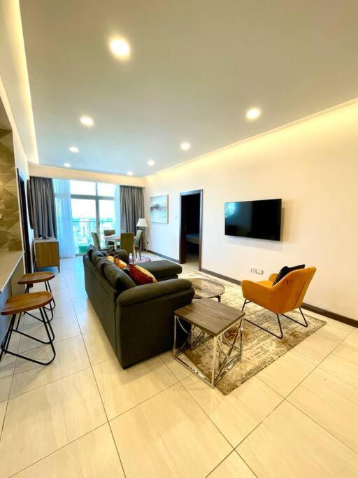 Apartment Tranquility In The Midst Of Vibrance