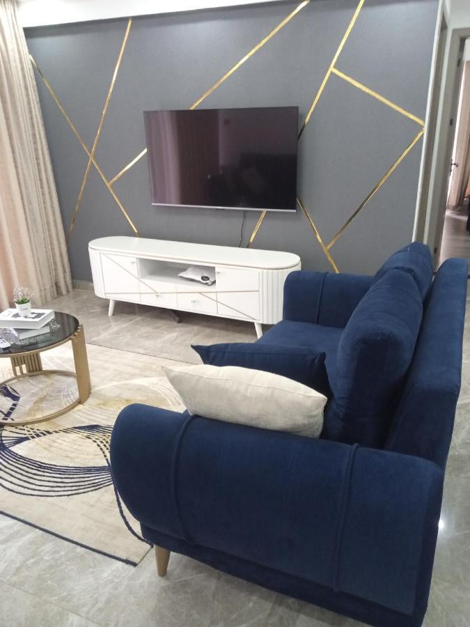Lux Heartland Executive