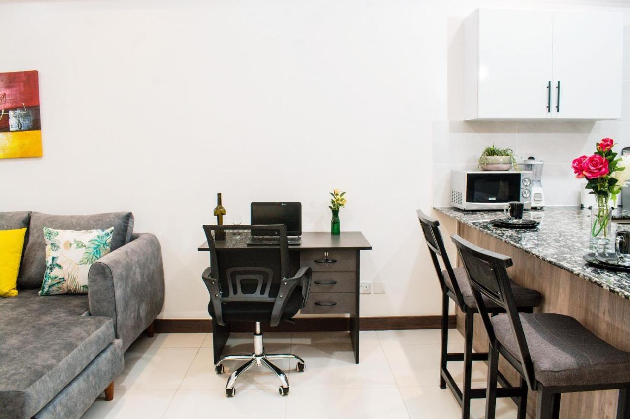 Lux Silvestone * Nairobi